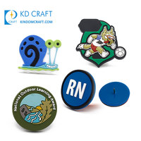 Insigne d'épinglette en caoutchouc souple pvc fantaisie rempli de couleur avec logo 3d personnalisé des fabricants pour promotion
