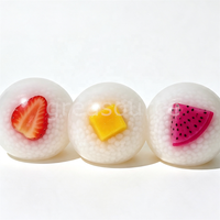 Accessoires de fruits artificiels en PVC faits à la main : Boules de riz collantes, cubes de mangue artificiels, demi-fraises, cubes de fruit du dragon simulés