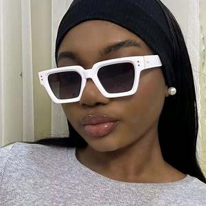 Gafas de Sol Cuadradas Extra Grandes con Logotipo Personalizado, Moda Retro 2025, para Hombre y Mujer, Montura Grande, UV400, Color Degradado, con Remaches - Product Image 1