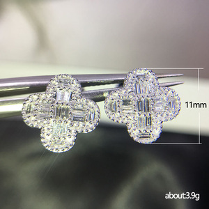 Orecchini a Quadrifoglio in Stile Coreano, Eleganti Orecchini a Perno con Zirconi per Donna, Gioielli Minimalisti per Uso Quotidiano - Product Image 5