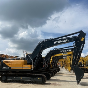 Excavatrice sur chenilles Hyundai 225LC-9S d'occasion bien entretenue, boîte de vitesses Cummins, puissance élevée, assemblage d'origine, pour travaux de terrassement intensifs - Product Image 2