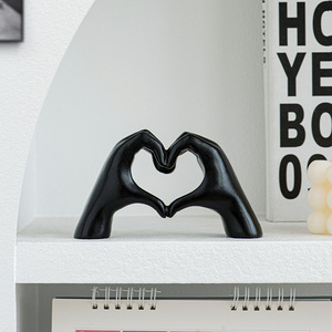 Ornamento <span class=keywords><strong>Moderno</strong></span> Ecologico Gesto Dorato a Forma di Cuore in Resina Decorazione di Lusso per la Casa Manufatto Artistico per Scrivania <span class=keywords><strong>Soggiorno</strong></span> - Product Image 3