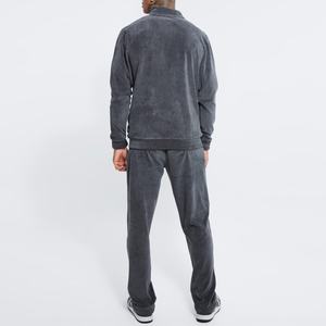 ชุดเซ็ตเสื้อฮู้ดซิปและกางเกงวอร์มกำมะหยี่คุณภาพสูงขายส่ง ชุดวอร์มกำมะหยี่สองชิ้นสำหรับผู้ชาย - Product Image 2