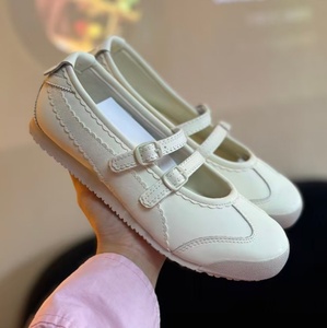 Zapatos Mary Jane plateados de lujo ligeros para mujer, con doble botón, diseño inspirado en el ballet con ribete de encaje, suela plana, estilo casual. - Product Image 4