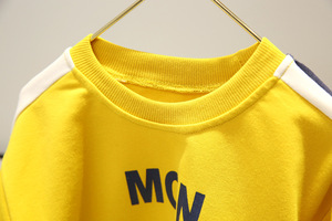 Ensembles de <span class=keywords><strong>mode</strong></span> pour garçons de couleur jaune Costumes formels pour garçons comprenant un t-shirt fantaisie et un pantalon à rayures - Product Image 3
