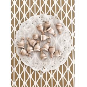 ตัวหมากไม้แบบดั้งเดิมสำหรับเกมกระดานสไตล์หมากรุกเพื่อการเรียนรู้และความสนุกสนานของครอบครัว - Product Image 1