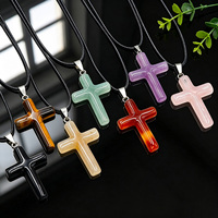 Pendentif rond en cristal naturel poli en gros pour collier DIY, bijoux porte-clés en forme de croix pour l'équilibrage énergétique