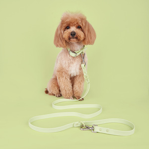 Conjunto de Correa y <span class=keywords><strong>Collar</strong></span> de Perro de PVC Ajustable de Lujo Personalizado, Collares para Mascotas Suaves e Impermeables de Colores con Características Multifuncionales - Product Image 5