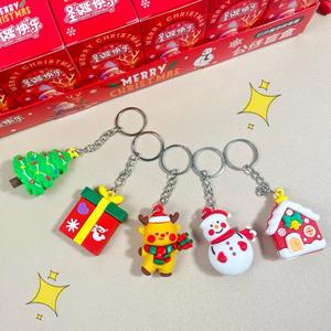 Llaveros de Caja Sorpresa con Muñecas Navideñas - Mini Colgantes de Mochila para Niños, Regalos Perfectos para Fiestas Navideñas y Premios Escolares - Product Image 3