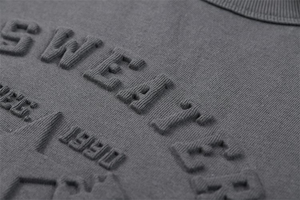 เสื้อยืดผู้ชายผ้าไหม/ผ้าฝ้ายทรงหลวม สกรีนโลโก้ด้านหลัง คอกลม แขนสั้น ระบายอากาศได้ดี ไซส์ US/EU น้ำหนัก 220gsm สไตล์ลำลอง - Product Image 3