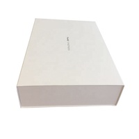 Boîte cadeau rigide magnétique en carton de haute qualité, personnalisable, finition brillante/mate, emballage de luxe pour vêtements, chaussettes, avec gaufrage en fourrure