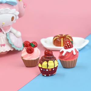 Breloques en résine à dos plat en forme de gâteau de fraises simulé, cabochons en résine pour accessoires de bricolage, jouets alimentaires, décoration de maison de poupée pour enfants - Product Image 4