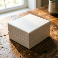 Boîte à bijoux en bois peint en blanc avec doublure en daim doux, logo personnalisé, petite boîte d'emballage carrée pour bijoux, pour mariage et cadeaux de détail