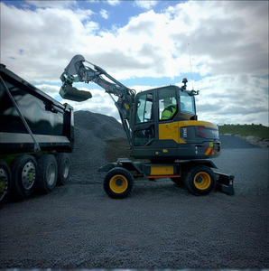 Miniexcavadora con Ruedas EW60, Peso Operativo 5880 kg, Motor/Bomba/Caja de Cambios de Alta Eficiencia, Compacta para Pequeños Contratistas - Product Image 1