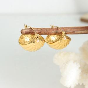 Pendientes <span class=keywords><strong>de</strong></span> aro <span class=keywords><strong>de</strong></span> gota con colgante en forma <span class=keywords><strong>de</strong></span> cesta <span class=keywords><strong>de</strong></span> barco <span class=keywords><strong>de</strong></span> concha <span class=keywords><strong>de</strong></span> perla gruesa chapada en <span class=keywords><strong>oro</strong></span> <span class=keywords><strong>de</strong></span> 18 quilates <span class=keywords><strong>de</strong></span> acero inoxidable para mujeres y niñas - Product Image 6