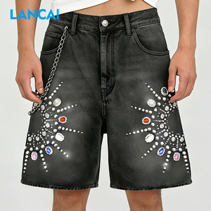 Shorts en jean Lancai Streetwear personnalisés, coupe ample, délavage vintage, jambe droite, effet usé, avec strass, pour hommes - Product Image 1