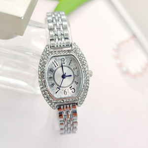 Montre élégante pour femme sertie de diamants, montre numérique à quartz en forme de tonneau entièrement sertie de diamants - Product Image 4
