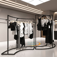 Étagère de présentation de vêtements pour femmes noires en forme de courbe, étagère de magasin de vêtements, stand de présentation de vêtements pour salon professionnel