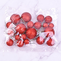 Décorations de gâteaux avec des boules dorées et argentées, décorations de table pour fêtes d'anniversaire, macarons ronds colorés.