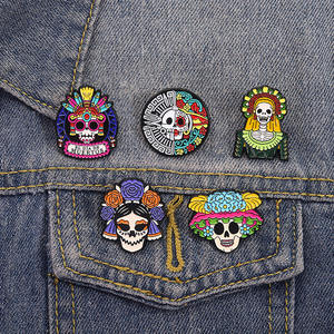 Broche Creativo con Diseño de Calavera y Flor, Tema de Terror del Día de los Muertos, Pin de Solapa Esmaltado, Étnico y Original - Product Image 3