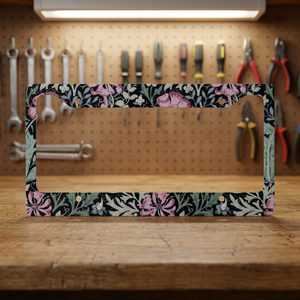 Marco de Matrícula de Aluminio Victoriano con Diseño de William Morris Blackthorn de Forgotten_Beauty - Product Image 2