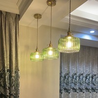 Suministro de fábrica Arte Decorar Vidrio Verde Cobre francés Candelabro Accesorios de iluminación Luz colgante moderna Candelabros de techo de lujo