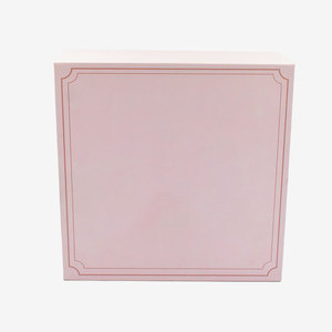 Cajas de Regalo Magnéticas Plegables Personalizadas en Negro y Rosa para Vino, con Laminado Mate y Grabado en Relieve, para Recuerdos de Boda - Product Image 6