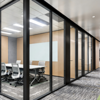 Poste de travail de bureau en acier et aluminium, demi-panneaux de séparation, design bois, système de portes en verre trempé, profilés, panneaux, cloison en verre, utilisation en salle de sport