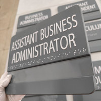 Plaques de signalisation personnalisées pour portes coulissantes, conformes ADA, avec signalisation en braille, étiquettes de porte, plaque nominative pour immeuble de bureaux