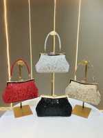 Pochette de soirée élégante pour femme avec broderie perlée, poignée supérieure, sac à main carré scintillant en plastique perlé avec chaîne