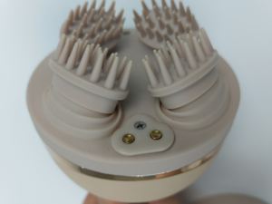 Lujo impermeable recargable eléctrico oro nuevo masajeador de cabeza inalámbrico un botón fácil uso masajeador de cuero cabelludo - Product Image 5