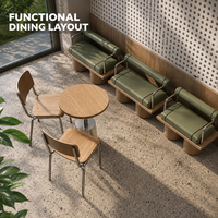 Ensemble de bancs vert sauge avec coussins et traverses, table ronde en bois avec chaises et tables sur piédestal pour restaurant, idéal pour café peu encombré
