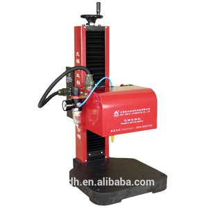 Máquina <span class=keywords><strong>de</strong></span> marcado por micropercusión neumática <span class=keywords><strong>de</strong></span> sobremesa <span class=keywords><strong>para</strong></span> grabado <span class=keywords><strong>de</strong></span> <span class=keywords><strong>placas</strong></span> <span class=keywords><strong>de</strong></span> identificación metálicas con componente esencial del motor - Product Image 2