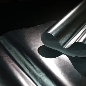 Papier aluminisé laser <span class=keywords><strong>en</strong></span> rouleau, <span class=keywords><strong>prix</strong></span> usine chinois, pour l'étiquetage des bouteilles de bière - Product Image 4