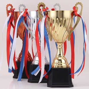 Trofeo de Fútbol de Aleación de Hierro de Lujo, Personalizado al por Mayor, Grabado y Bañado en Oro Trofeo de Victoria en Competición Deportiva - Product Image 2