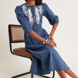 Vestidos de mezclilla elegantes de alta calidad para mujer, estilo boutique, al por mayor, con bordado, corte en A, personalizados, casuales, con media cremallera, estilo maxi. - Product Image 2