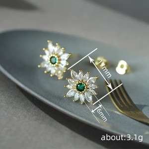 Eleganti Orecchini a Perno Floreali per Donne, Design Floreale Sognante, Accessori per Orecchie alla Moda per Uso Quotidiano - Product Image 4