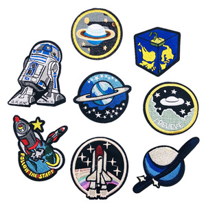 Parches Termoadhesivos con Temática Espacial, Bordados con R2D2, Cohete, Saturno y Estrellas, Apliques de Tela para Regalos - Product Image 1