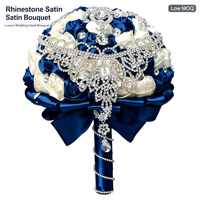 Luxuriöser Brautstrauß mit Satin-Kunstrosen und Silber-Strass-Verzierungen Elegante Europäische Hochzeits-Brautzeremonie-Dekoration