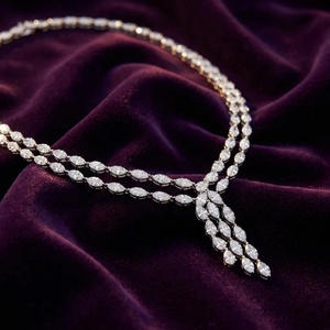 Collar con Diamantes en Forma de Marquesa y Pera - Oro de 9k, 14k, 18k - Product Image 1