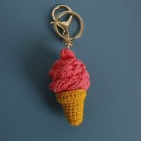Porte-clés en laine tricotée à la main en forme de burger glacé au crochet, charmes mignons pour Pâques, mariage, baptême - Unisexe, adultes, enfants