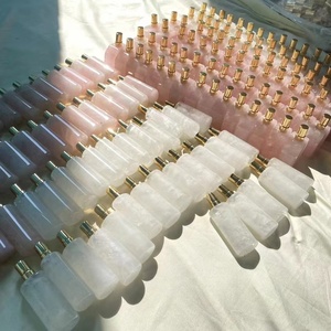 Bouteilles <span class=keywords><strong>de</strong></span> parfum artisanales en cristal brut <span class=keywords><strong>de</strong></span> conception d'amour élégant Pierres précieuses naturelles pour aromathérapie Articles <span class=keywords><strong>de</strong></span> <span class=keywords><strong>toilette</strong></span> rouges pour la décoration <span class=keywords><strong>de</strong></span> la maison - Product Image 2