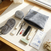 Kit d'Accueil Luxe Haut de Gamme en Velours pour Hôtels et Compagnies Aériennes avec Brosse à Dents, Masque de Nuit, Chaussettes, Bouchons d'Oreilles, Baume à Lèvres, Logo Personnalisé OEM