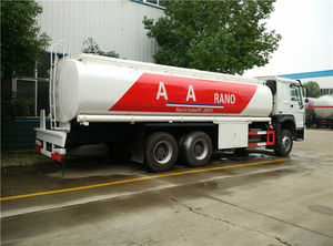 Camión Cisterna <span class=keywords><strong>de</strong></span> Combustible <span class=keywords><strong>de</strong></span> 20,000 Litros, Camión Cisterna <span class=keywords><strong>de</strong></span> Combustible <span class=keywords><strong>de</strong></span> 20 Toneladas con Medidor <span class=keywords><strong>de</strong></span> Flujo y Dispensador - Product Image 2