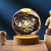 Lámpara de Galaxia 3D K9, Bola de Cristal Grabada con Láser, con Base de Madera e Iluminación LED, Luz Nocturna