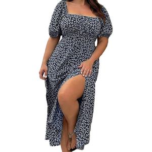 Vestido Elegante de Talla Grande - Vestido Maxi Europeo con Cuello Cuadrado, Manga Corta, Estampado y Abertura Lateral en Azul Oscuro y Flores Blancas - Product Image 1