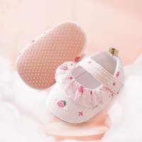 Chaussures Chaussettes pour bébé Chaussettes pour tout-petits Chaussures de sol antidérapantes à semelle souple Motif fraise Chaussettes mignonnes pour bébé