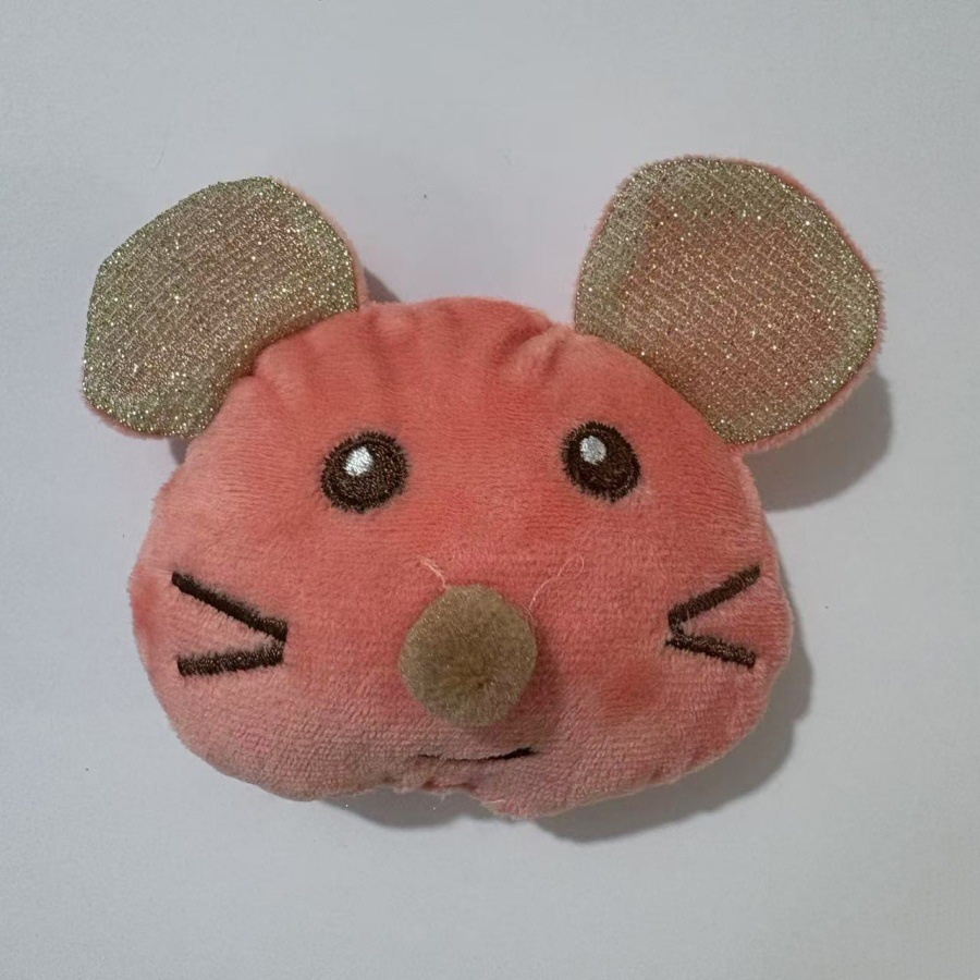 Ratón gato y muñeco de menta.