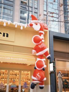 Modèle <span class=keywords><strong>gonflable</strong></span> de Père Noël moderne et festif pour l'extérieur, 8-10 pieds, imperméable, souffleur CE pour décorations de Noël en plein air, vacances - Product Image 5