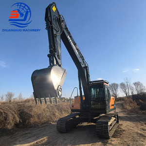 รถขุดตีนตะขาบฮุนได HX220HD มือสอง ลดราคาพิเศษ น้ำหนัก 22 ตัน พร้อมบูมและแขนขุดที่มั่นคง ระบบช่วงล่างที่แข็งแรง เหมาะสำหรับงานก่อสร้างหนัก - Product Image 1